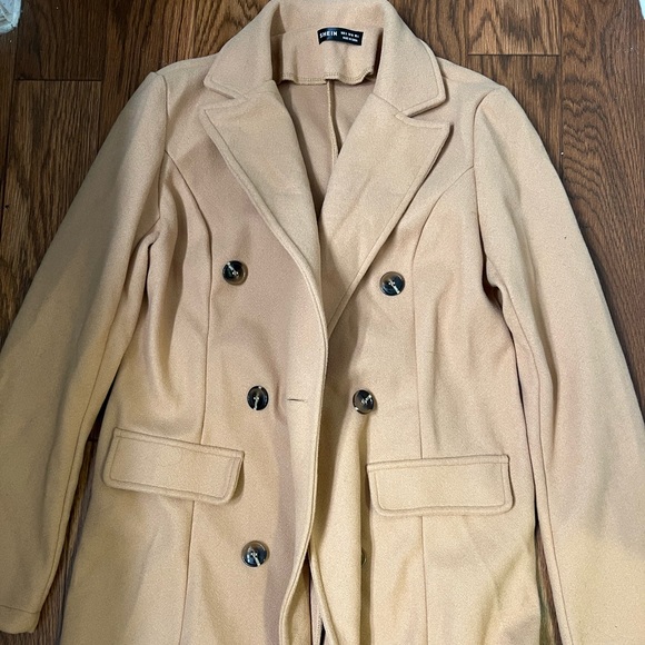 tan lapel coat